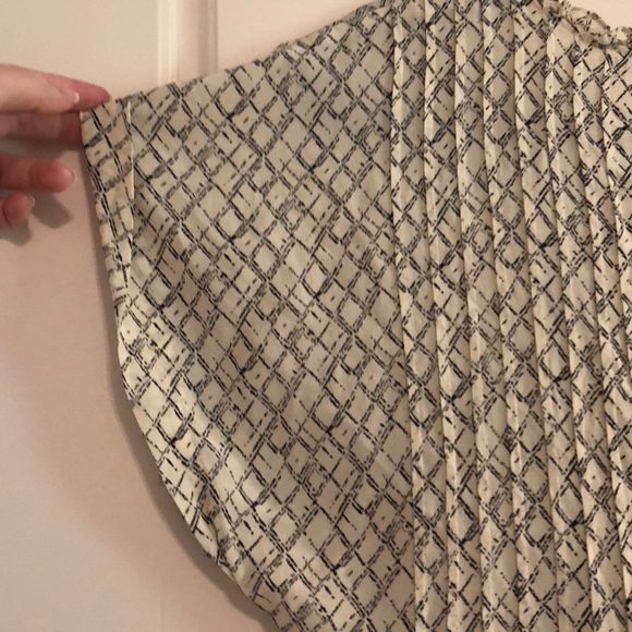 Ivory and navy blouse - Picture 3 of 5